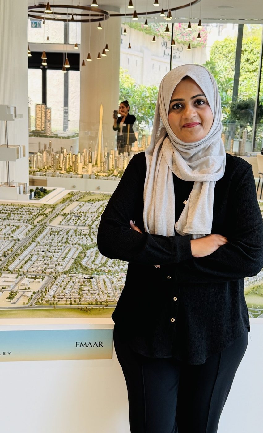 Saima Yasmin Khan at a Dubai community master-plan model